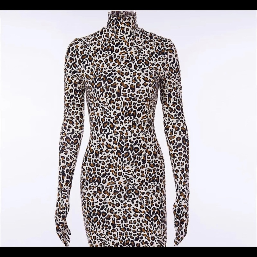 Leopard Long Sleeve With Gloves